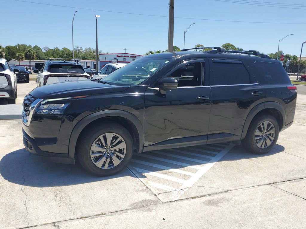 Certified 2024 Nissan Pathfinder SV AWD/4WD image 2