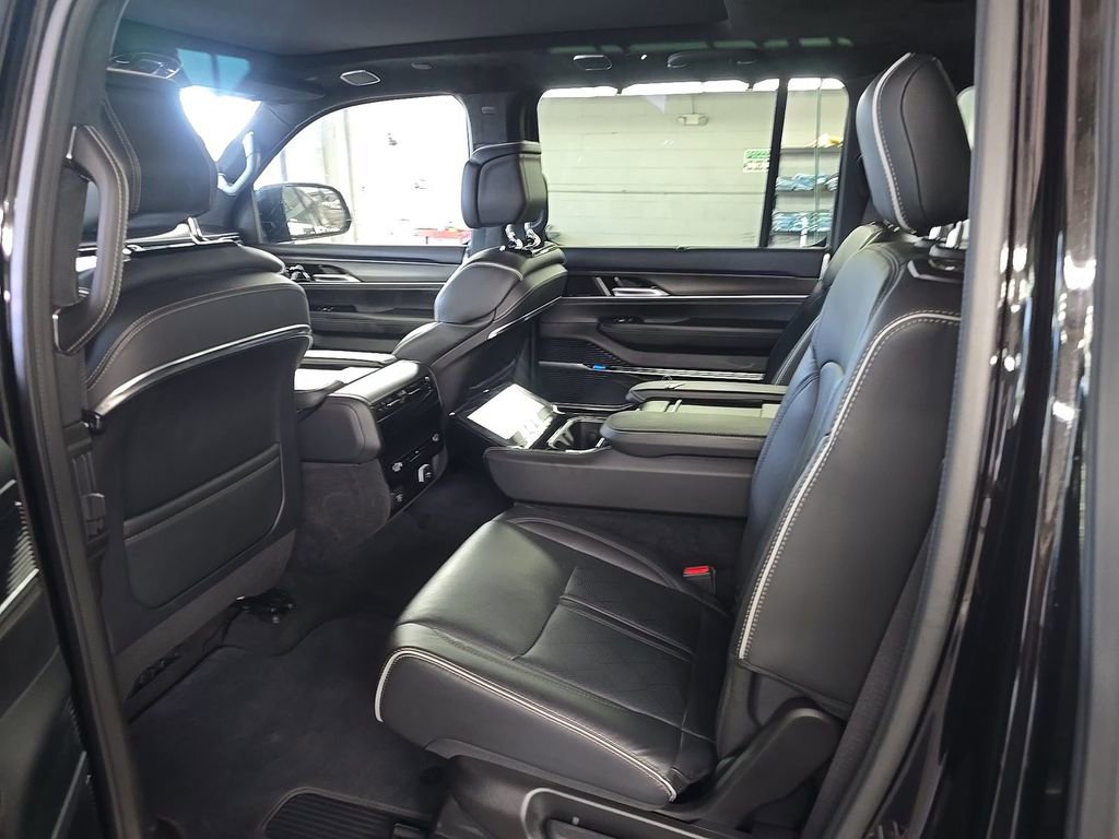 Used 2024 Jeep Grand Wagoneer Series II w/ Quick Order Packagew 28T AWD/4WD image 9