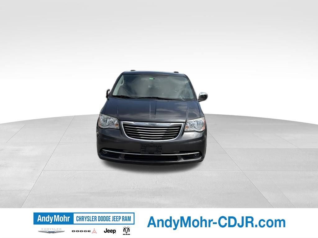 Used 2016 Chrysler Town & Country Touring-L w/ Driver Convenience Group FWD image 2