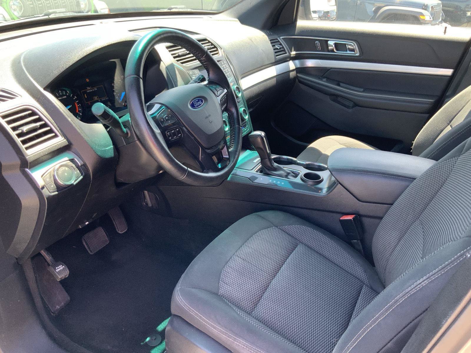 Used 2017 Ford Explorer XLT FWD image 24
