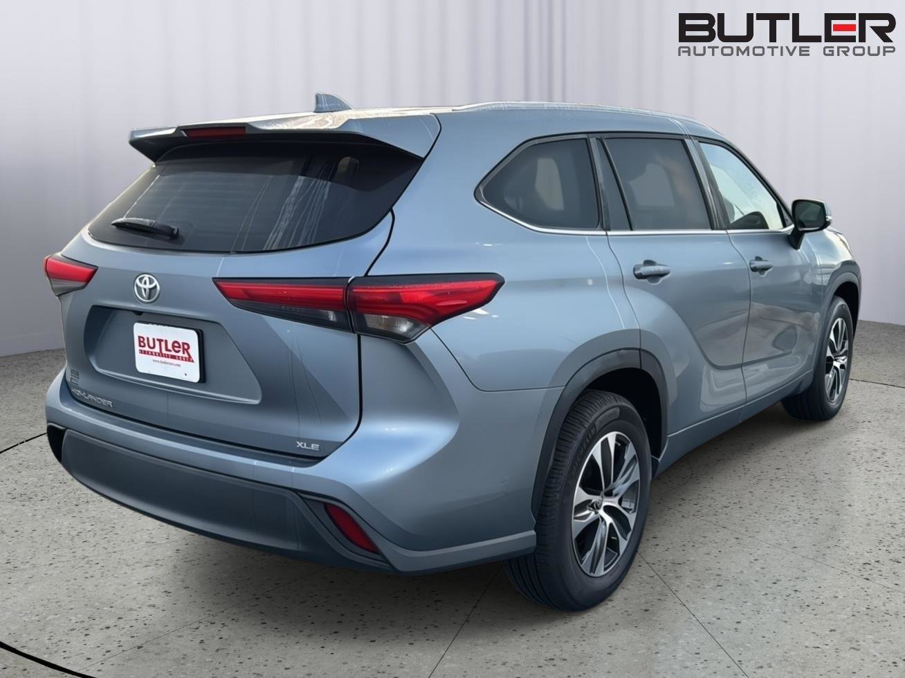 Used 2023 Toyota Highlander XLE FWD image 5