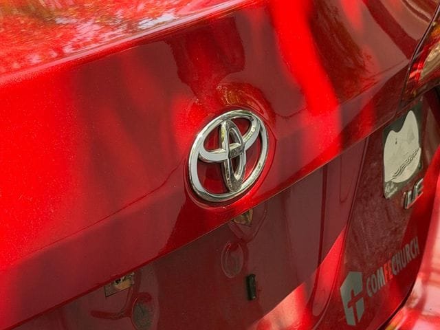 Used 2018 Toyota Corolla LE FWD image 7