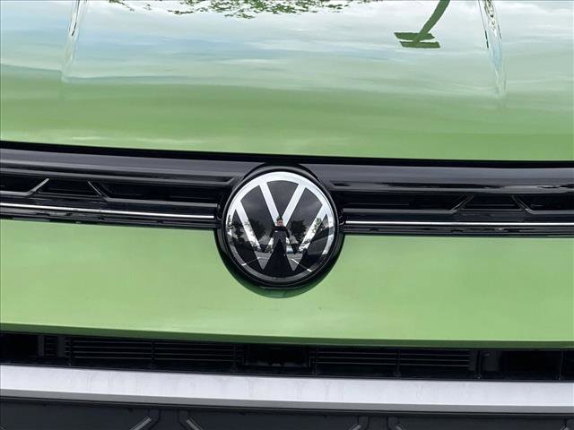 New 2025 Volkswagen Taos SE image 3
