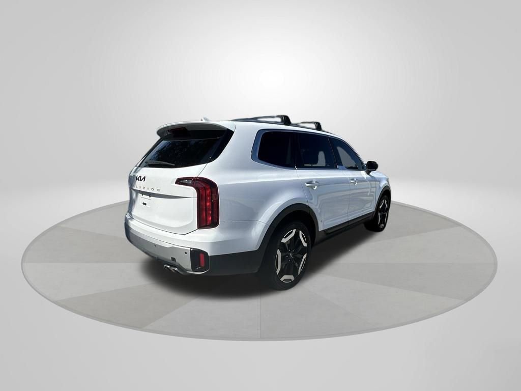 Used 2024 Kia Telluride S image 7
