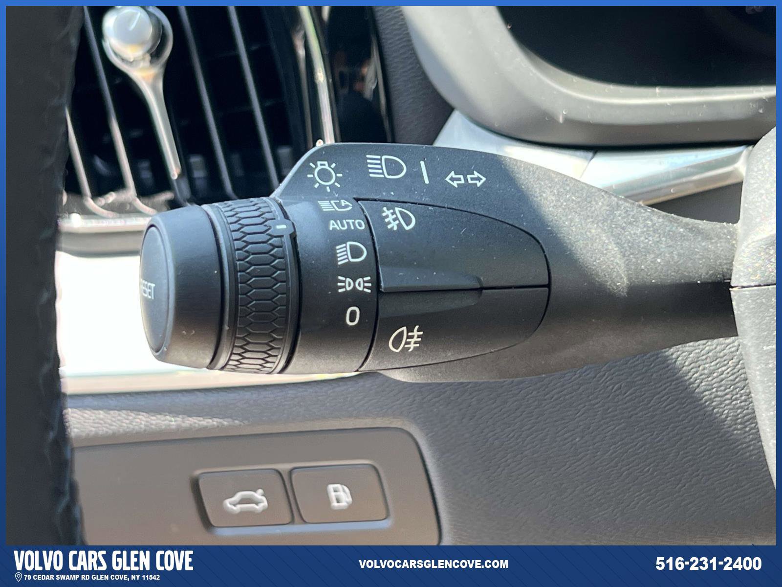 Certified 2025 Volvo XC60 T8 Plus w/ Protection Package Premier image 23