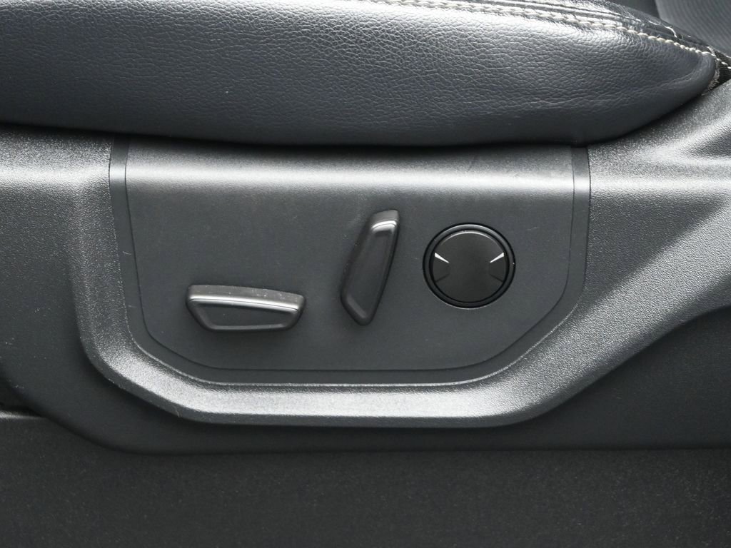 Used 2022 Ford F250 Lariat w/ Black Appearance Package image 8