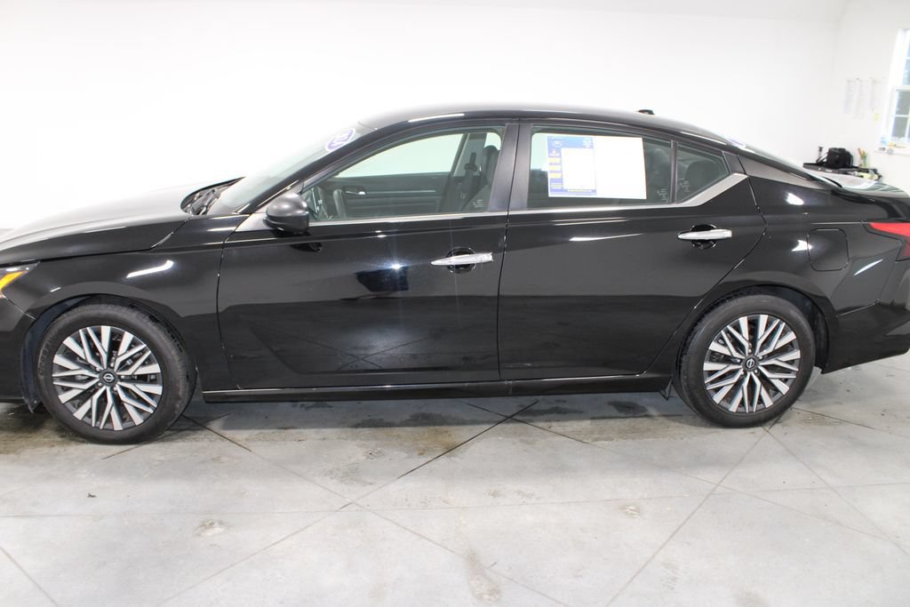 Used 2024 Nissan Altima 2.5 SV FWD image 6