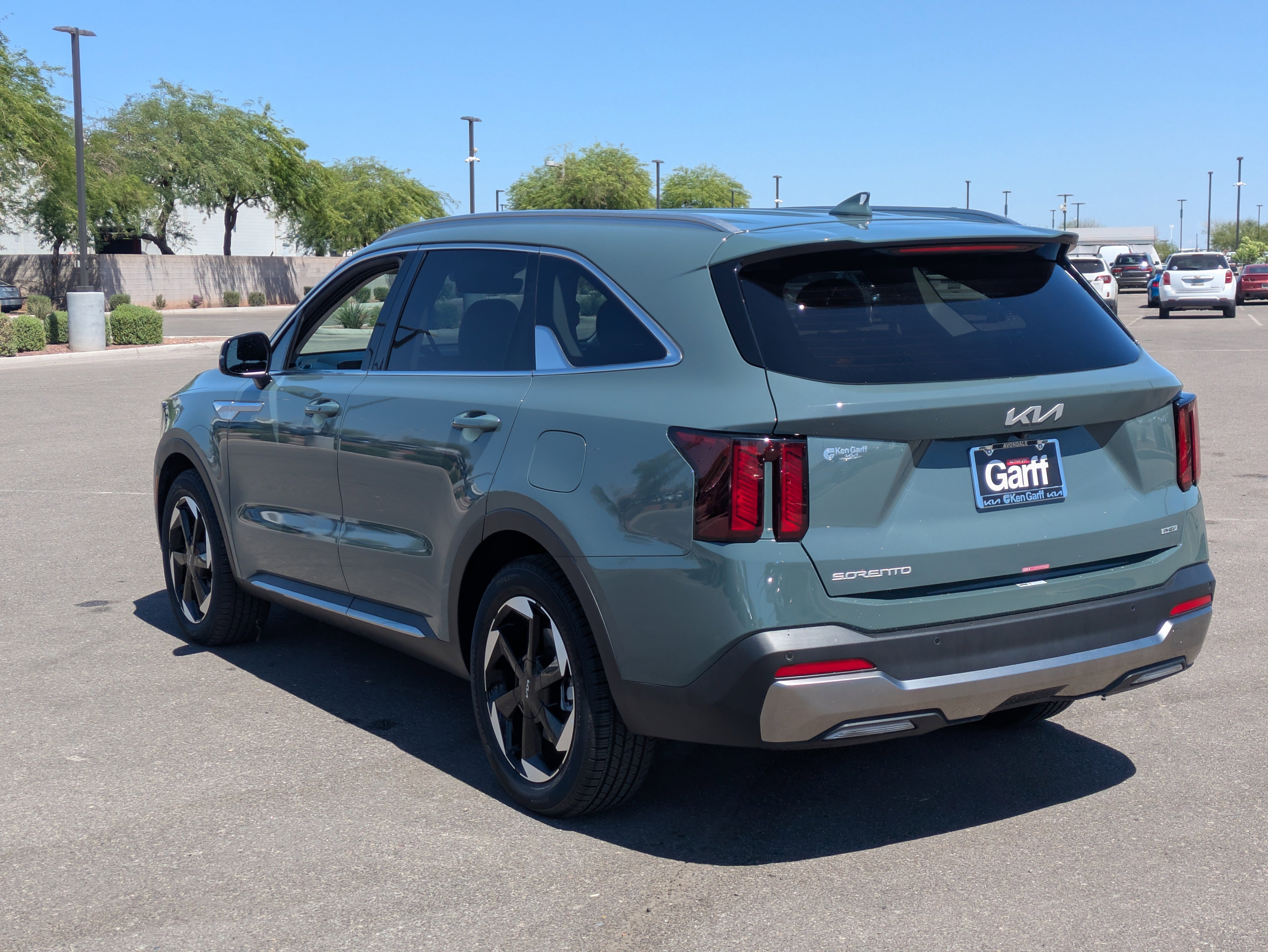 Certified 2025 Kia Sorento EX AWD/4WD image 3