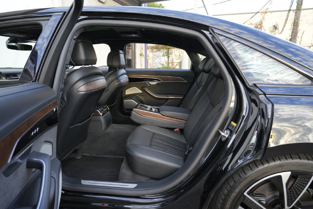 Used 2021 Audi A8 L 4.0T AWD/4WD image 29