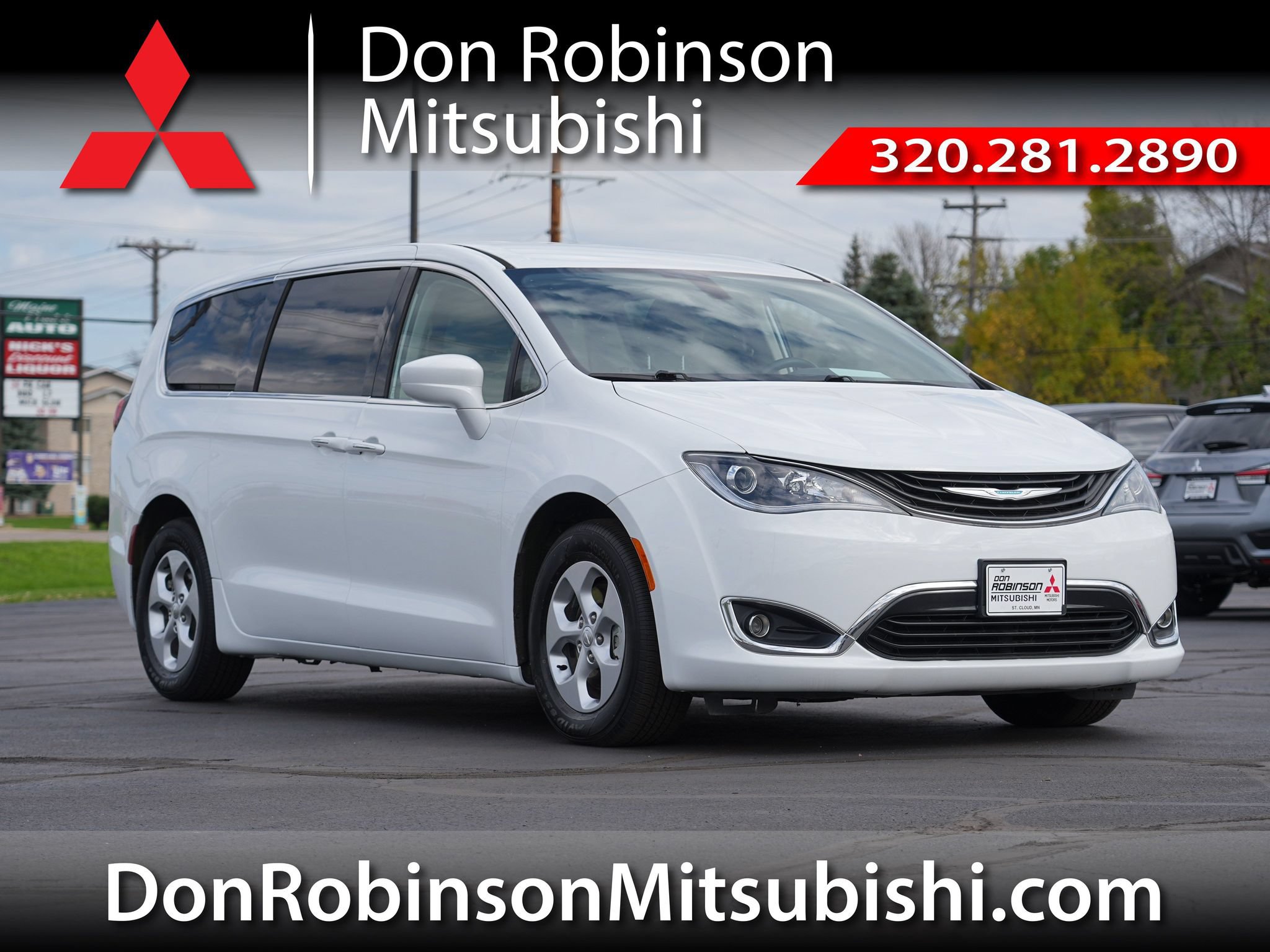 Used 2018 Chrysler Pacifica Touring Plus FWD image 1