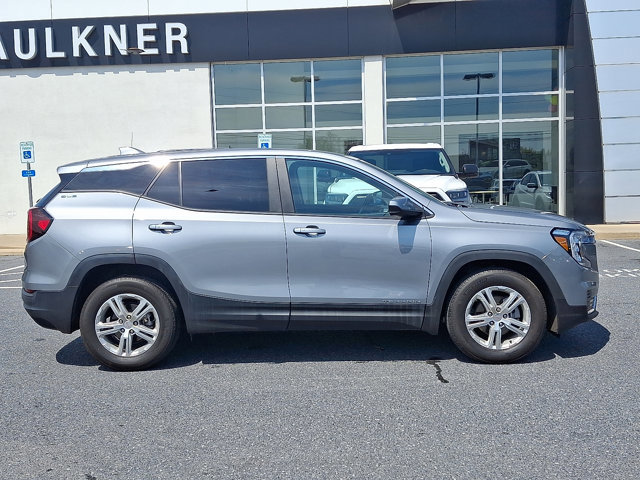 Used 2024 GMC Terrain SLE image 7