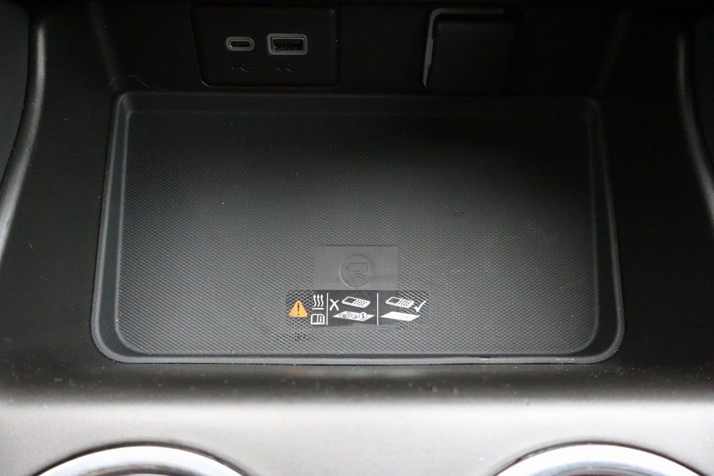 Used 2023 Chevrolet Suburban High Country image 11