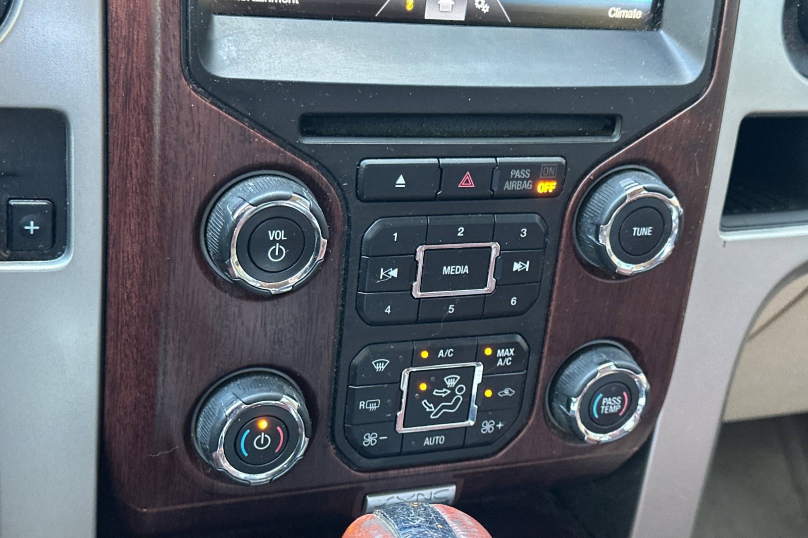 Used 2014 Ford F150 King Ranch w/ King Ranch Luxury Package AWD/4WD image 24