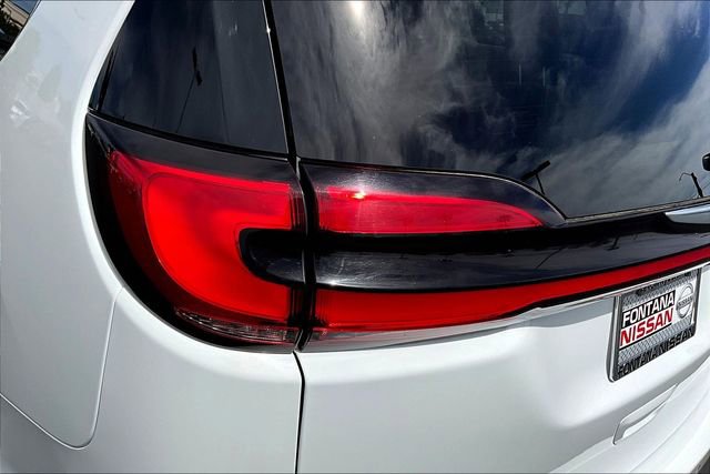 Used 2023 Chrysler Pacifica Limited image 22
