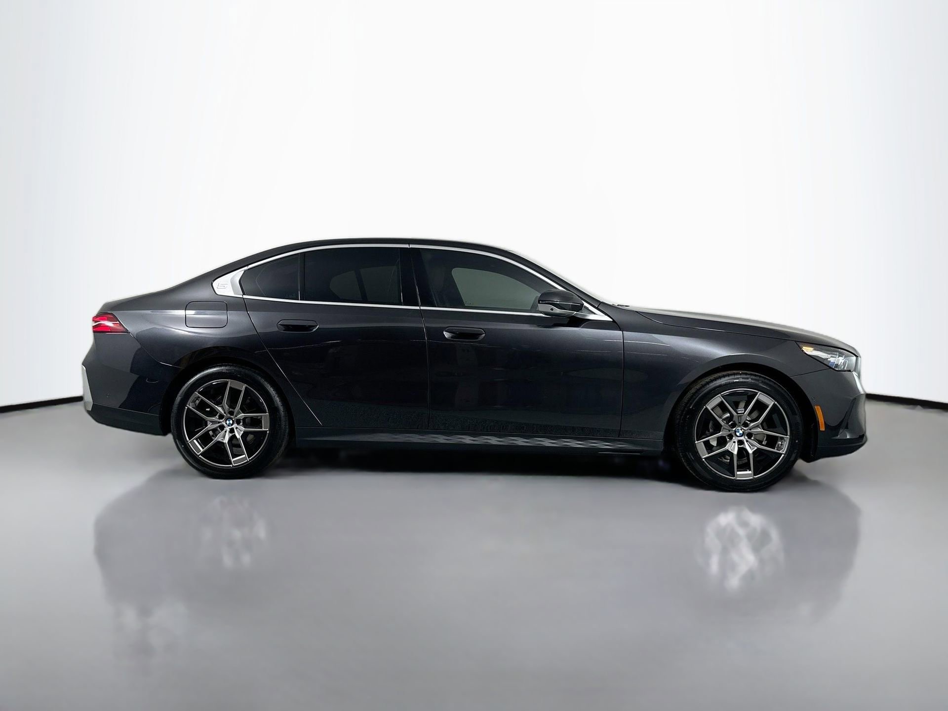 New 2026 BMW 530i xDrive w/ Premium Package image 4