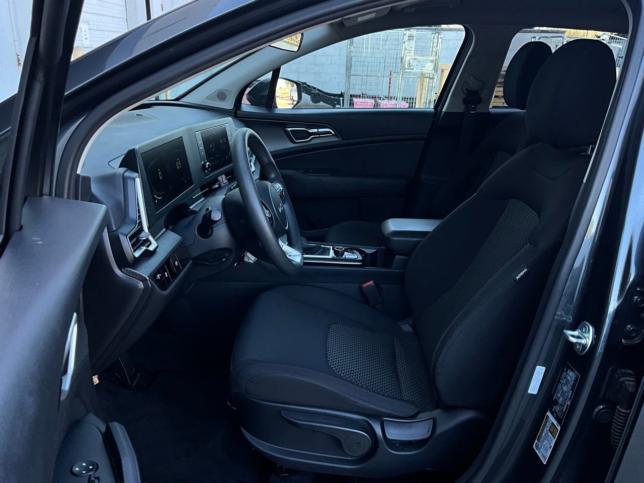 Used 2025 Kia Sportage LX image 10