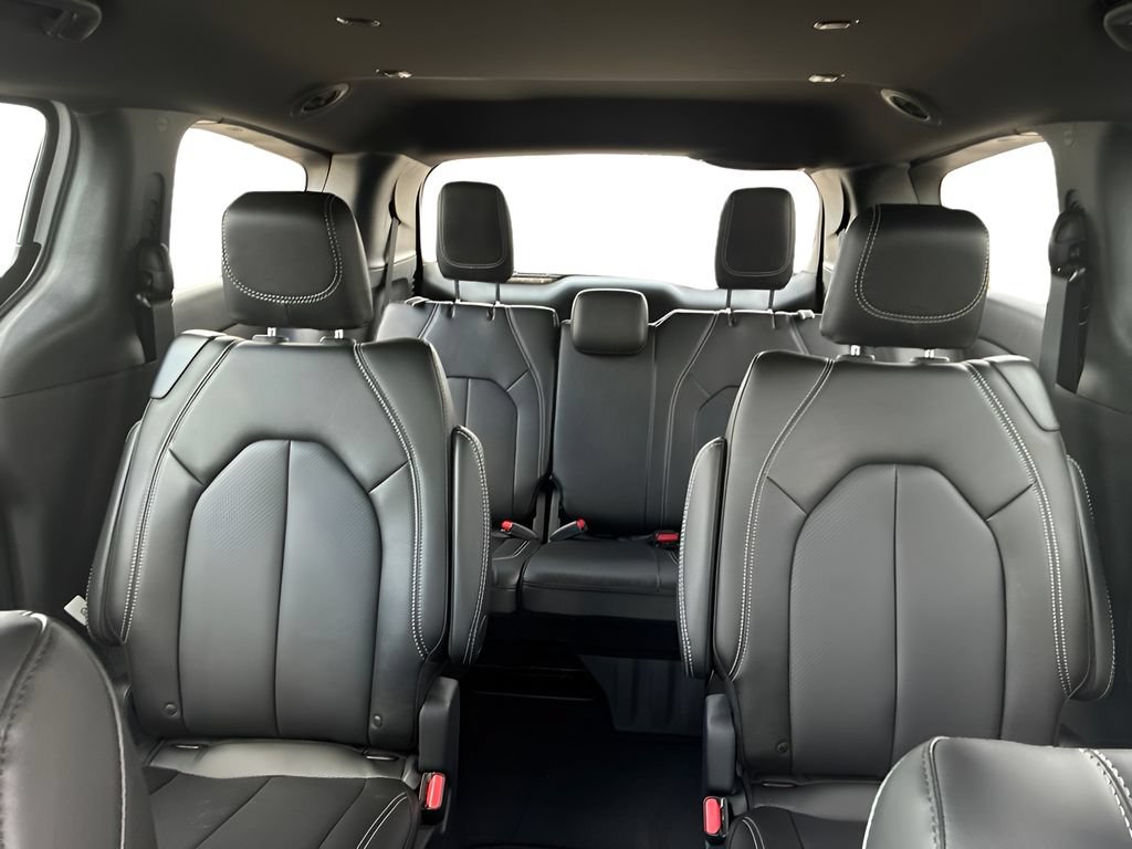 New 2027 Chrysler Pacifica Select AWD/4WD image 26