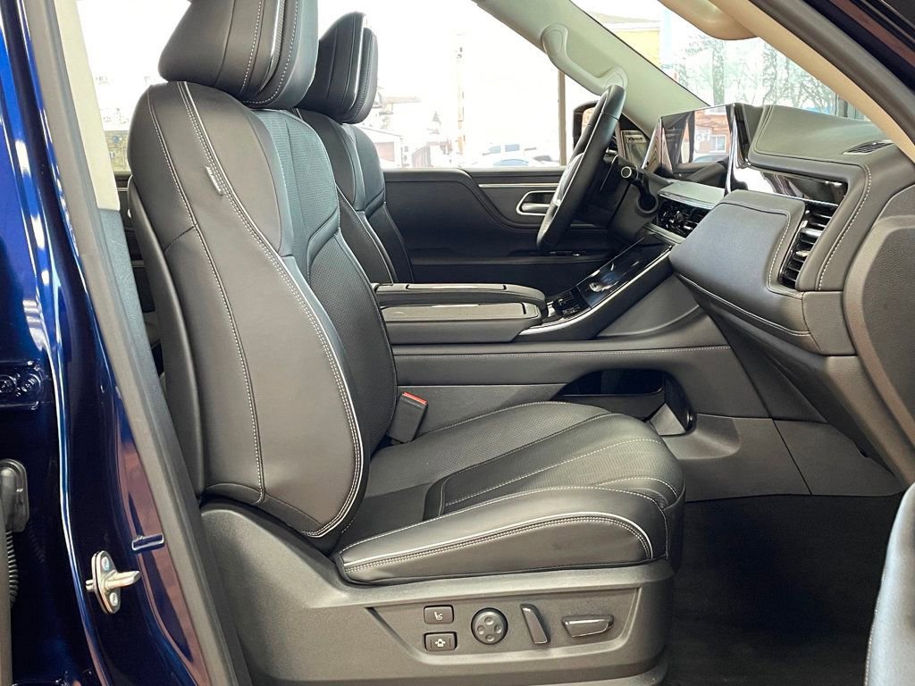 Used 2025 INFINITI QX80 Sensory image 31