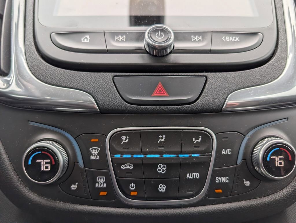 Used 2018 Chevrolet Equinox LT w/ Sun & Infotainment Package image 17