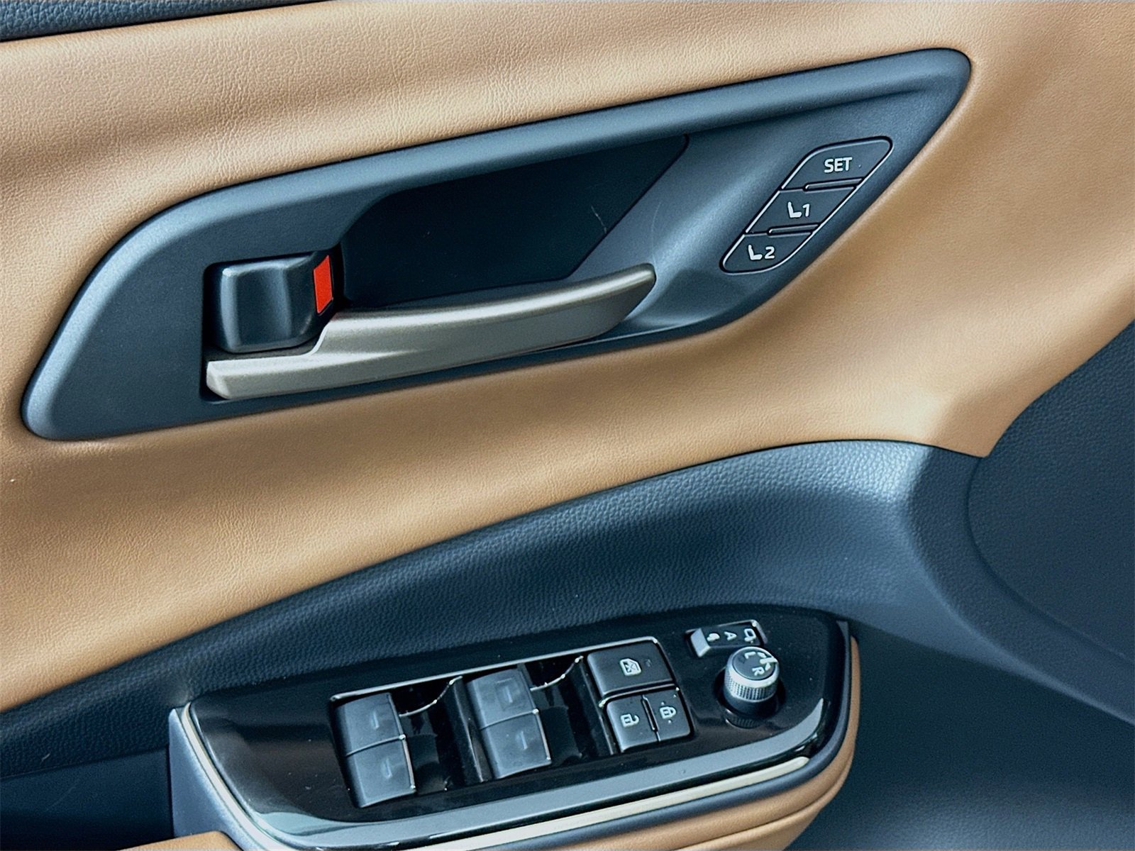 New 2025 Toyota Crown Signia Limited image 18