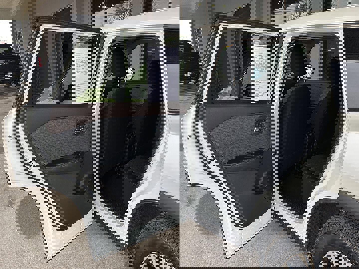 Used 2023 Nissan Rogue SV image 9