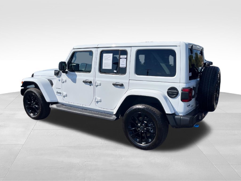 Used 2024 Jeep Wrangler Unlimited Sahara w/ Technology Group AWD/4WD image 3