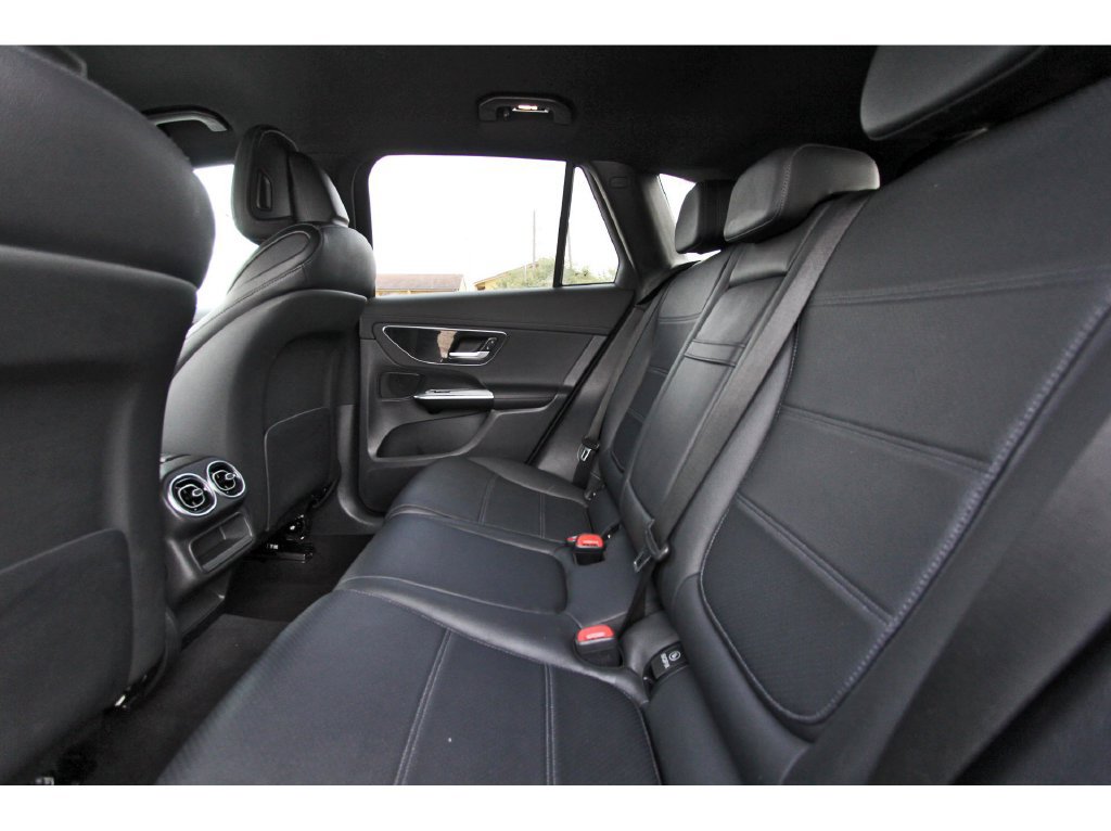 Used 2024 Mercedes-Benz GLC 300 4MATIC image 30