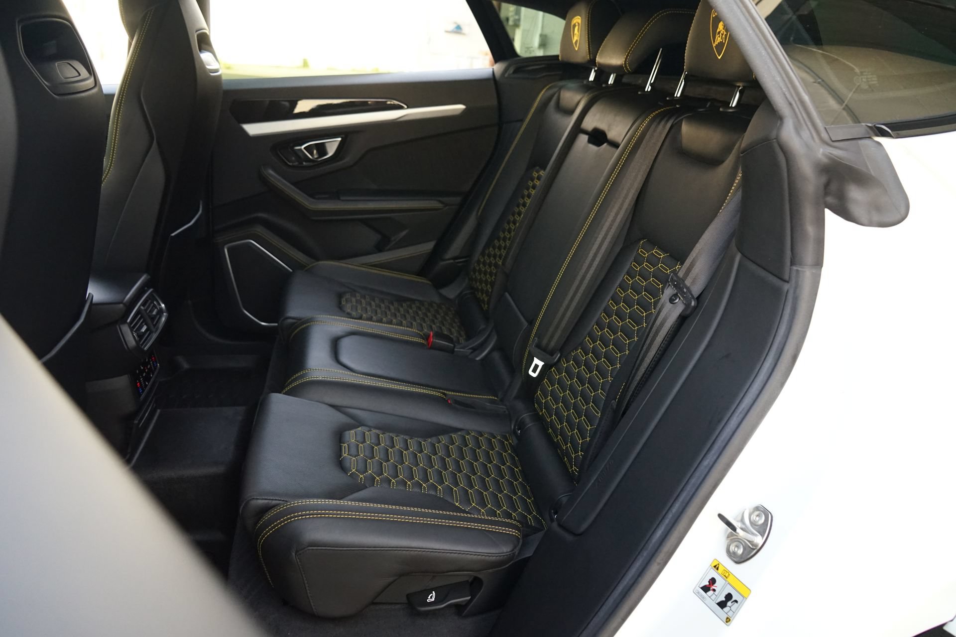Used 2021 Lamborghini Urus AWD/4WD image 25
