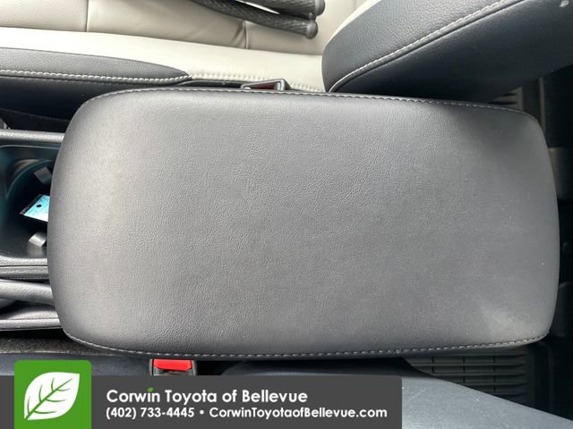 Used 2017 Toyota RAV4 Limited AWD/4WD image 25