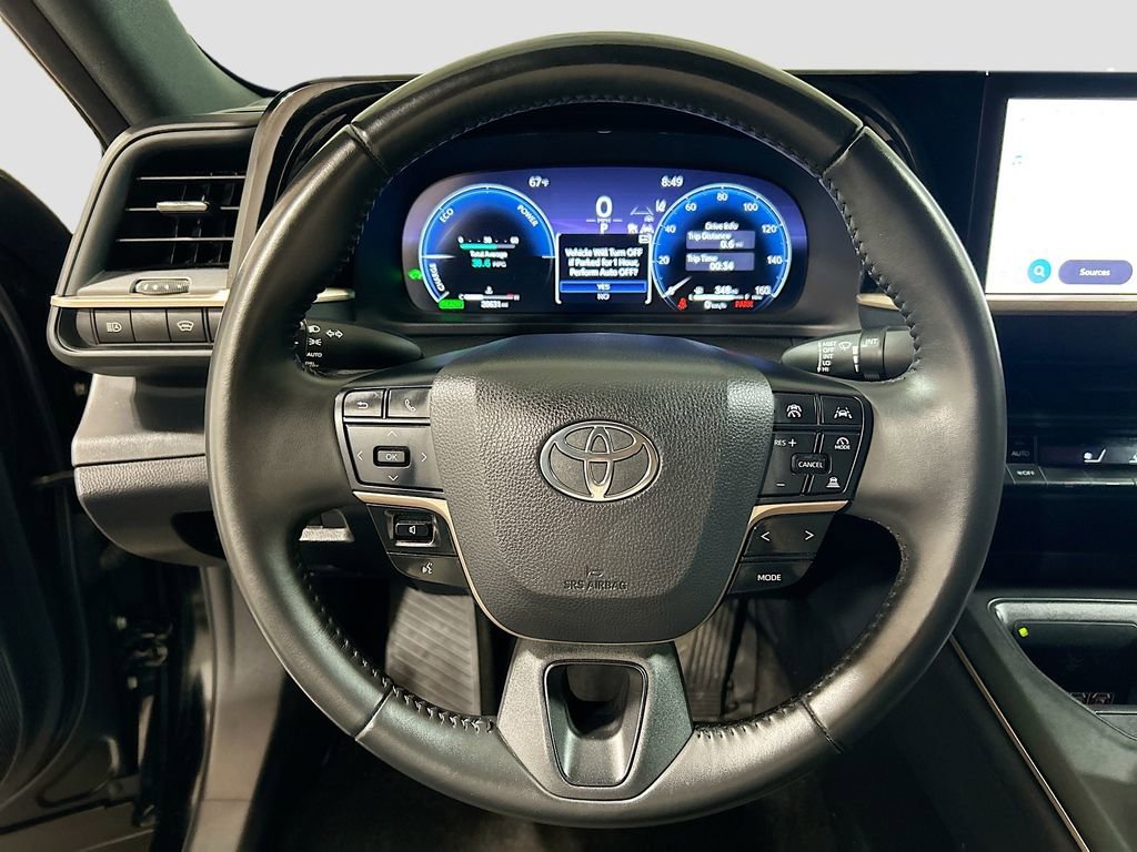 Used 2023 Toyota Crown XLE image 9