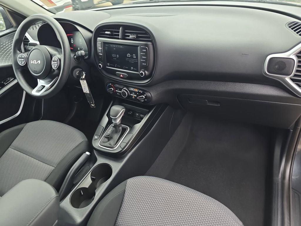 Certified 2025 Kia Soul LX image 11