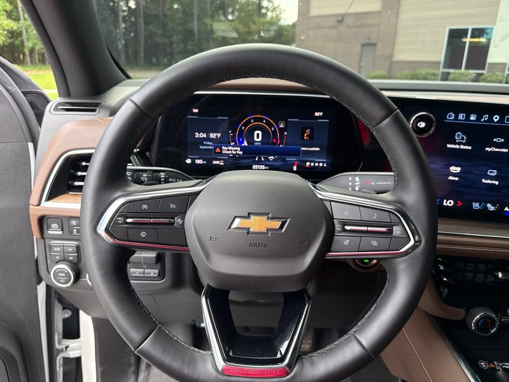 Used 2025 Chevrolet Tahoe High Country AWD/4WD image 15