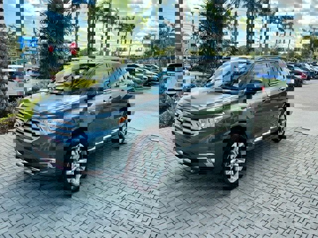 Used 2013 Toyota Highlander Limited image 3