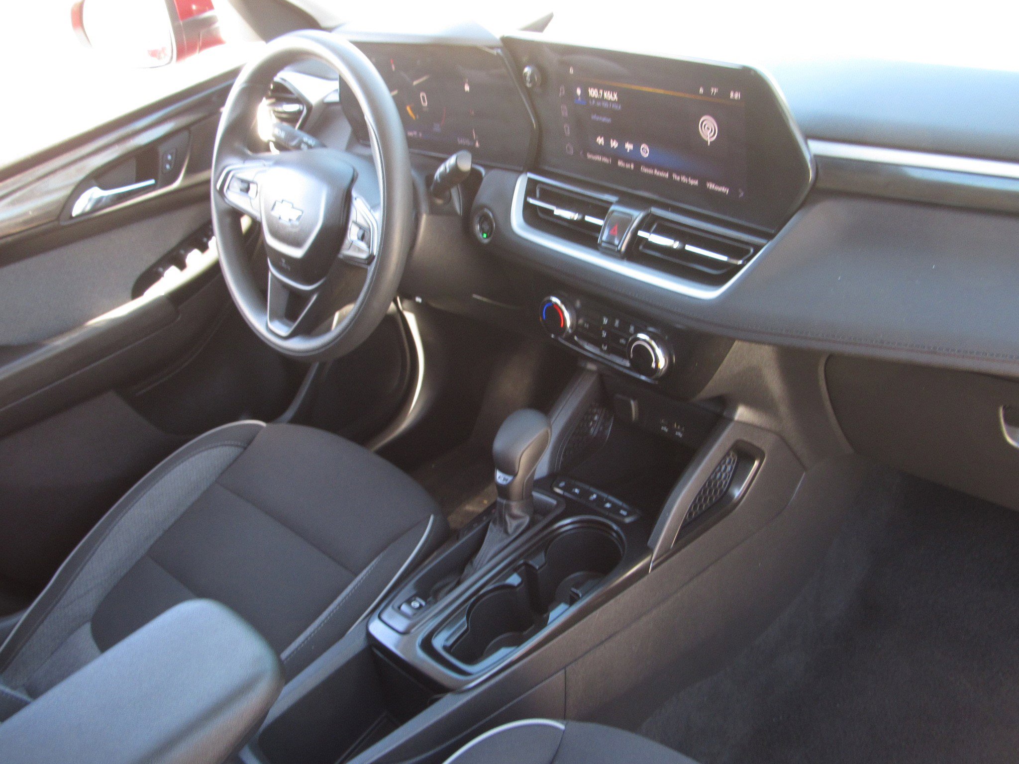 Used 2024 Chevrolet TrailBlazer LT w/ Driver Confidence Package AWD/4WD image 9