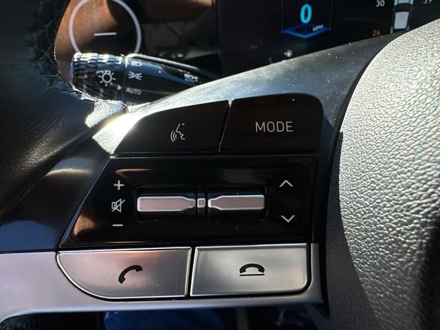 Used 2023 Hyundai Elantra Limited FWD image 30