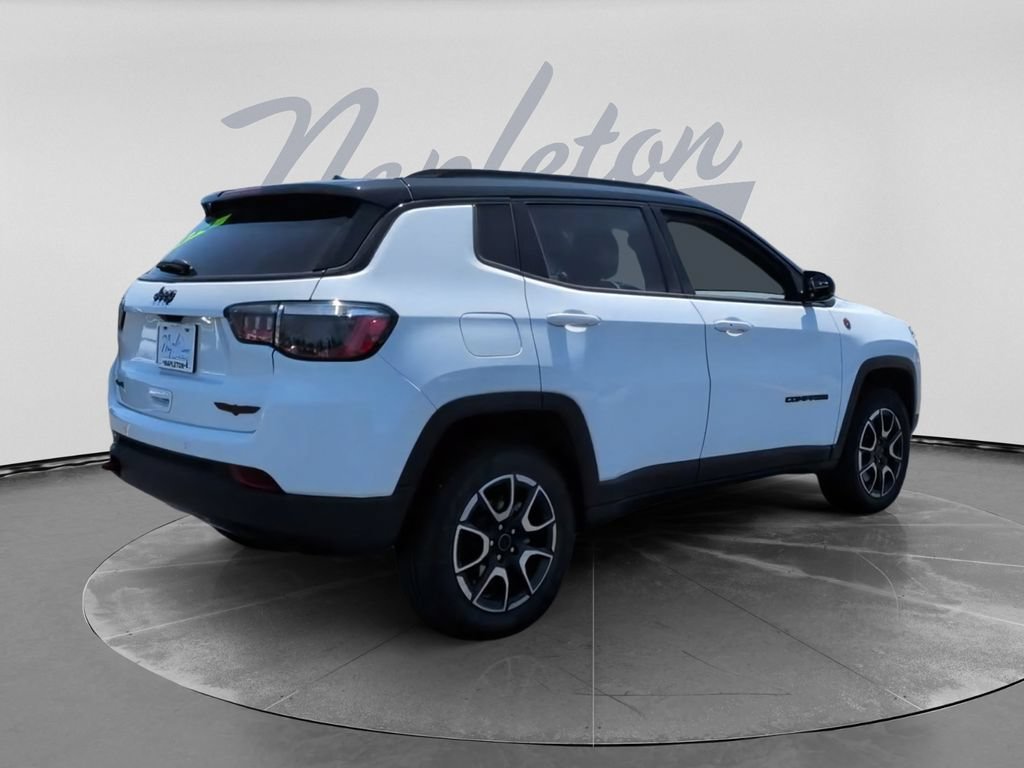 Used 2025 Jeep Compass Trailhawk AWD/4WD image 6