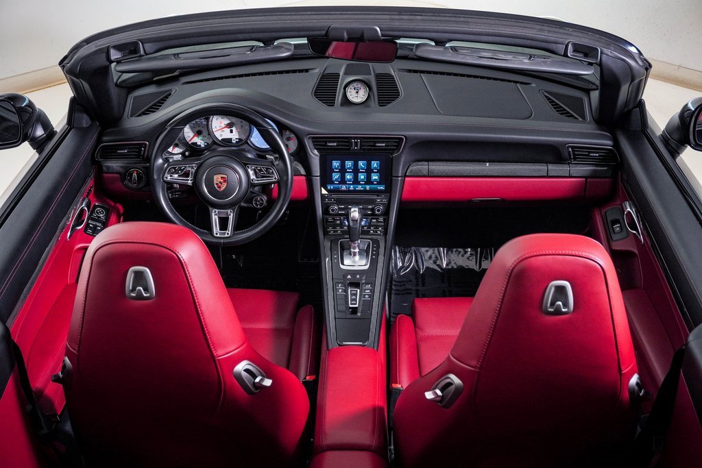 Used 2017 Porsche 911 Carrera 4S image 18