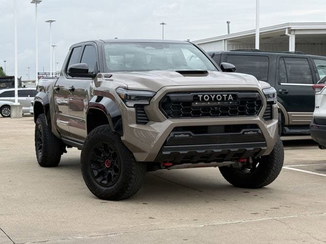 Used 2025 Toyota Tacoma TRD Pro AWD/4WD image 2