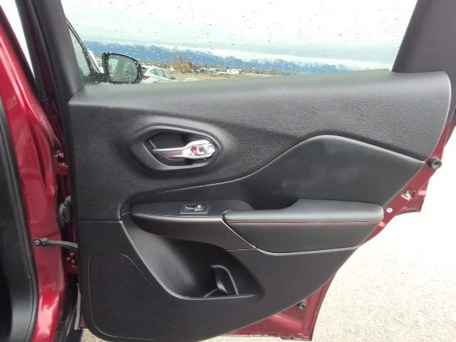 Used 2020 Jeep Cherokee Trailhawk w/ Cold Weather Group image 15