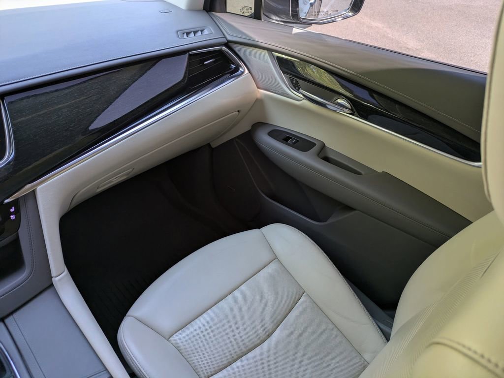 Used 2022 Cadillac XT6 Premium Luxury w/ Technology Package FWD image 18