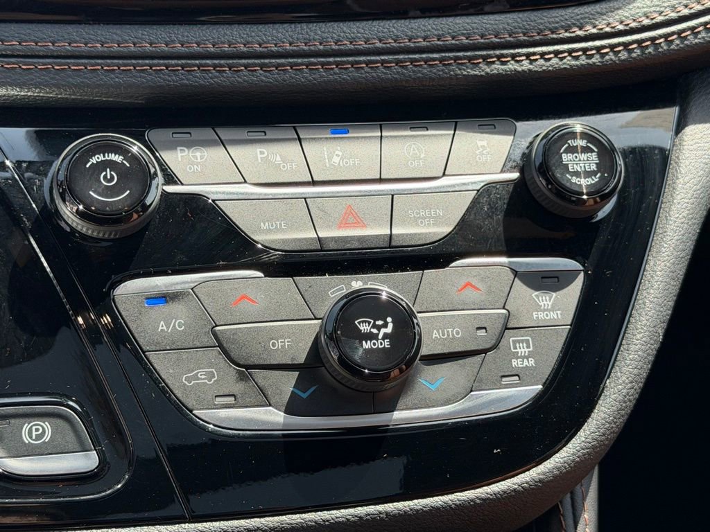 Used 2024 Chrysler Pacifica Pinnacle FWD image 26