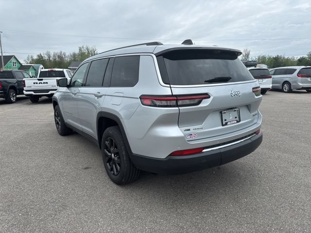 Used 2023 Jeep Grand Cherokee L Limited w/ Luxury Tech Group II AWD/4WD image 3