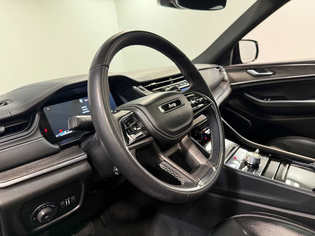 Used 2024 Jeep Grand Cherokee Overland AWD/4WD image 73