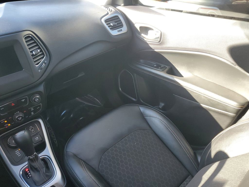 Used 2018 Jeep Compass Latitude w/ Popular Equipment Group image 18