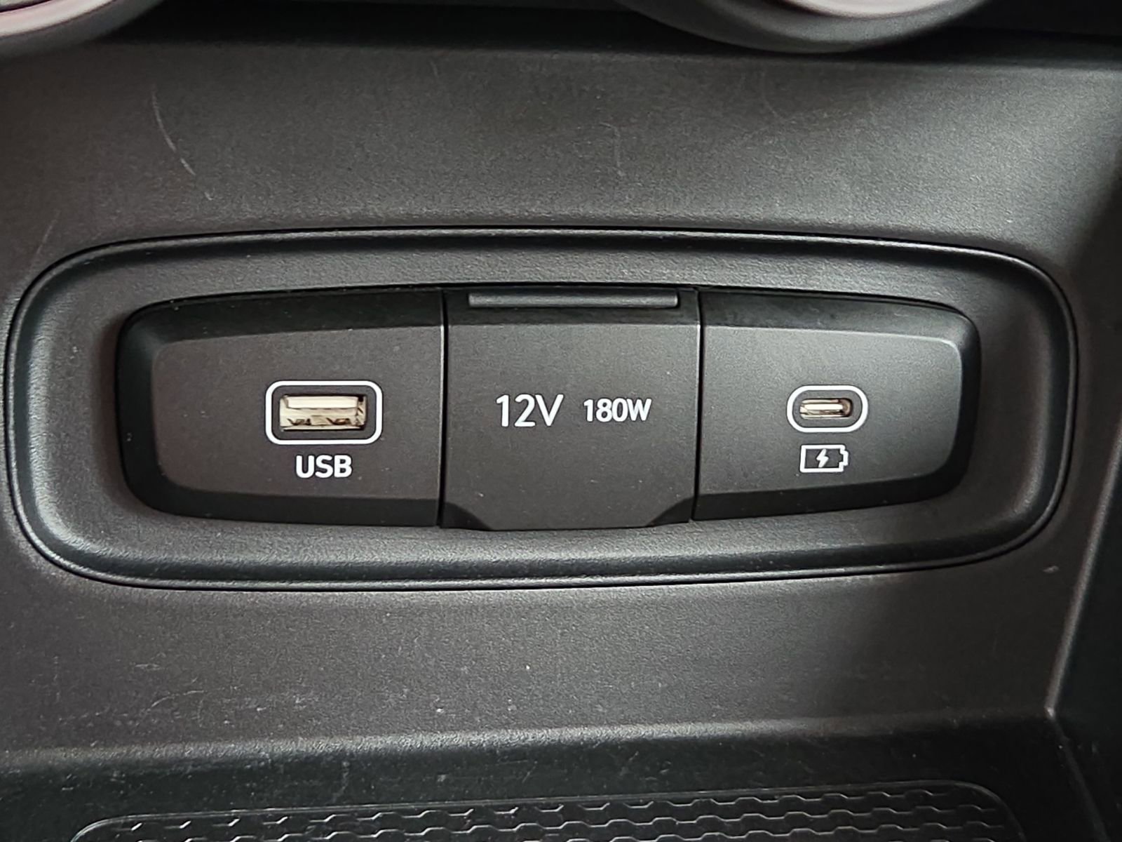 Used 2025 Hyundai Venue SE image 17