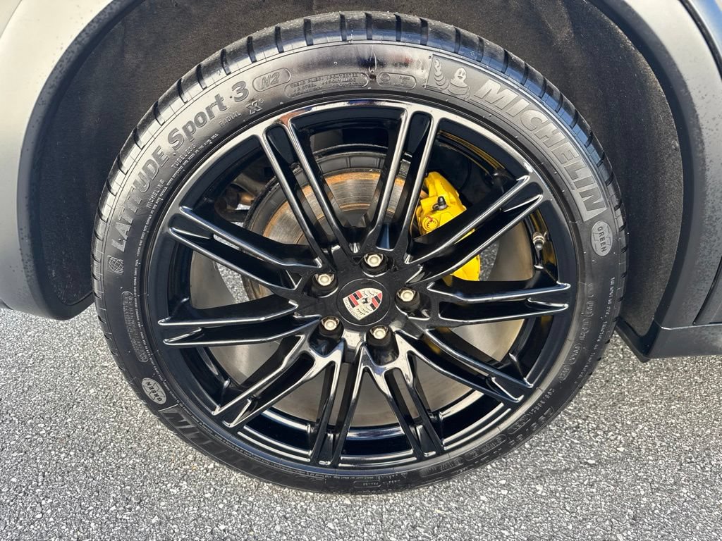 Used 2013 Porsche Cayenne GTS AWD/4WD image 9