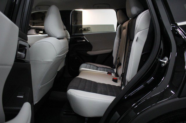 New 2025 Mitsubishi Outlander SE image 24