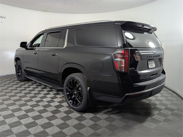Used 2023 Chevrolet Suburban Premier image 3