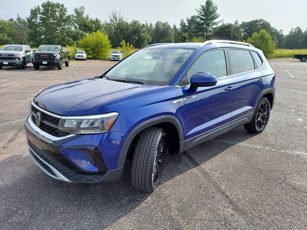 Used 2022 Volkswagen Taos SE w/ Panoramic Sunroof Package image 12