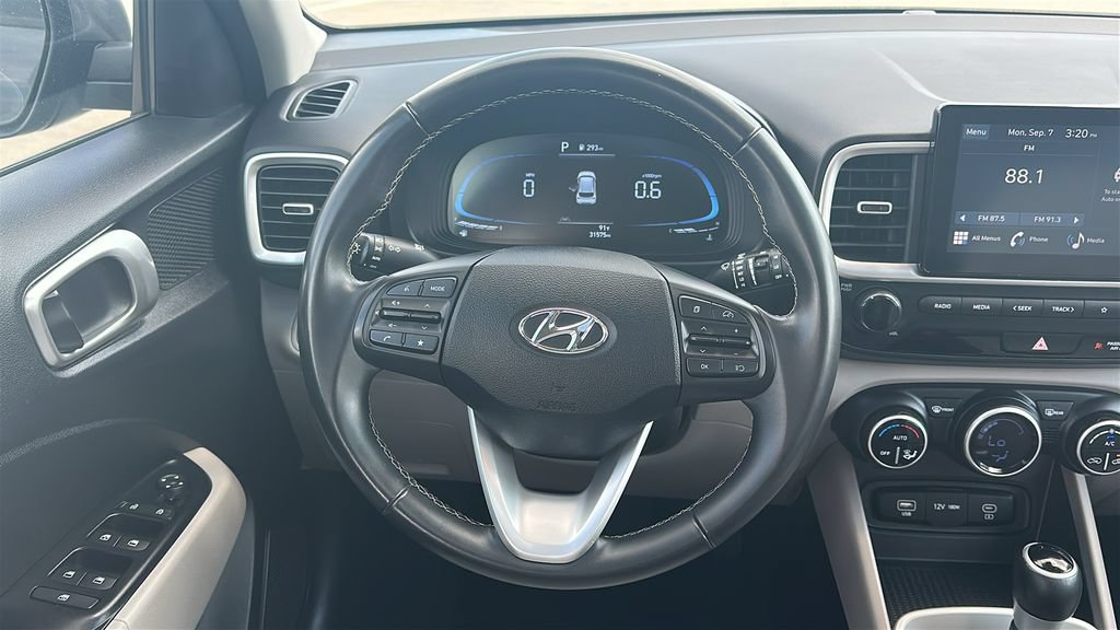 Used 2025 Hyundai Venue SEL FWD image 23